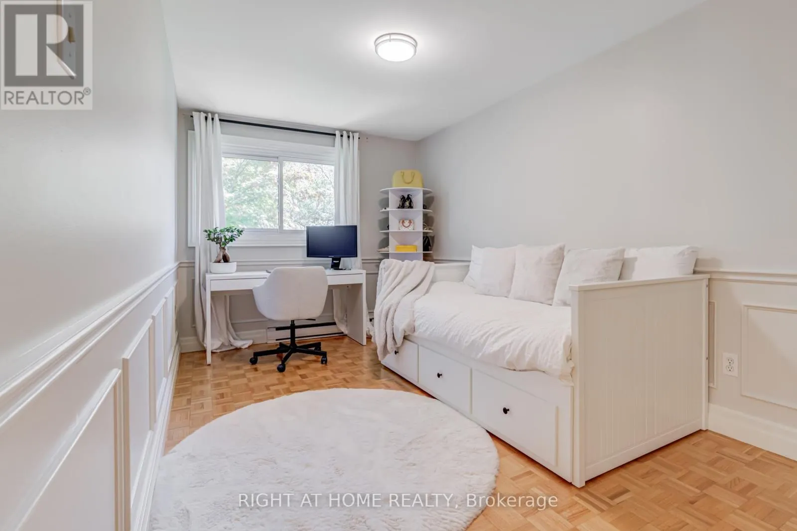9 - 2067 MARINE DRIVE