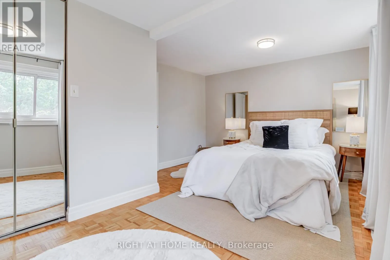 9 - 2067 MARINE DRIVE