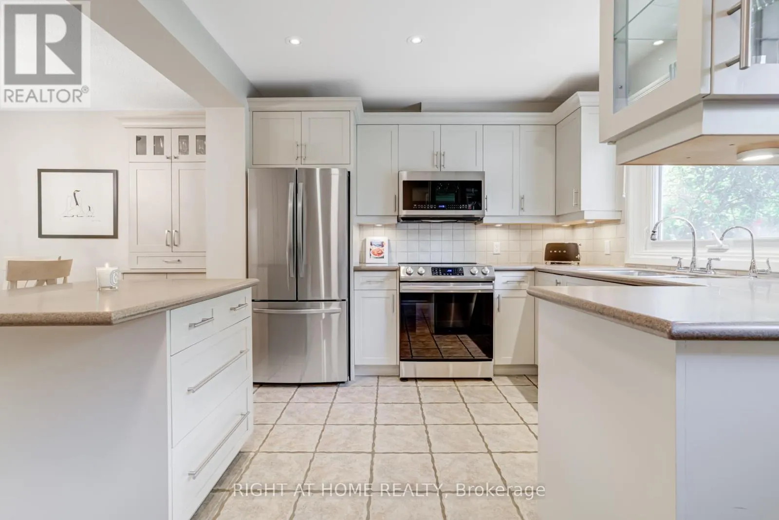 9 - 2067 MARINE DRIVE