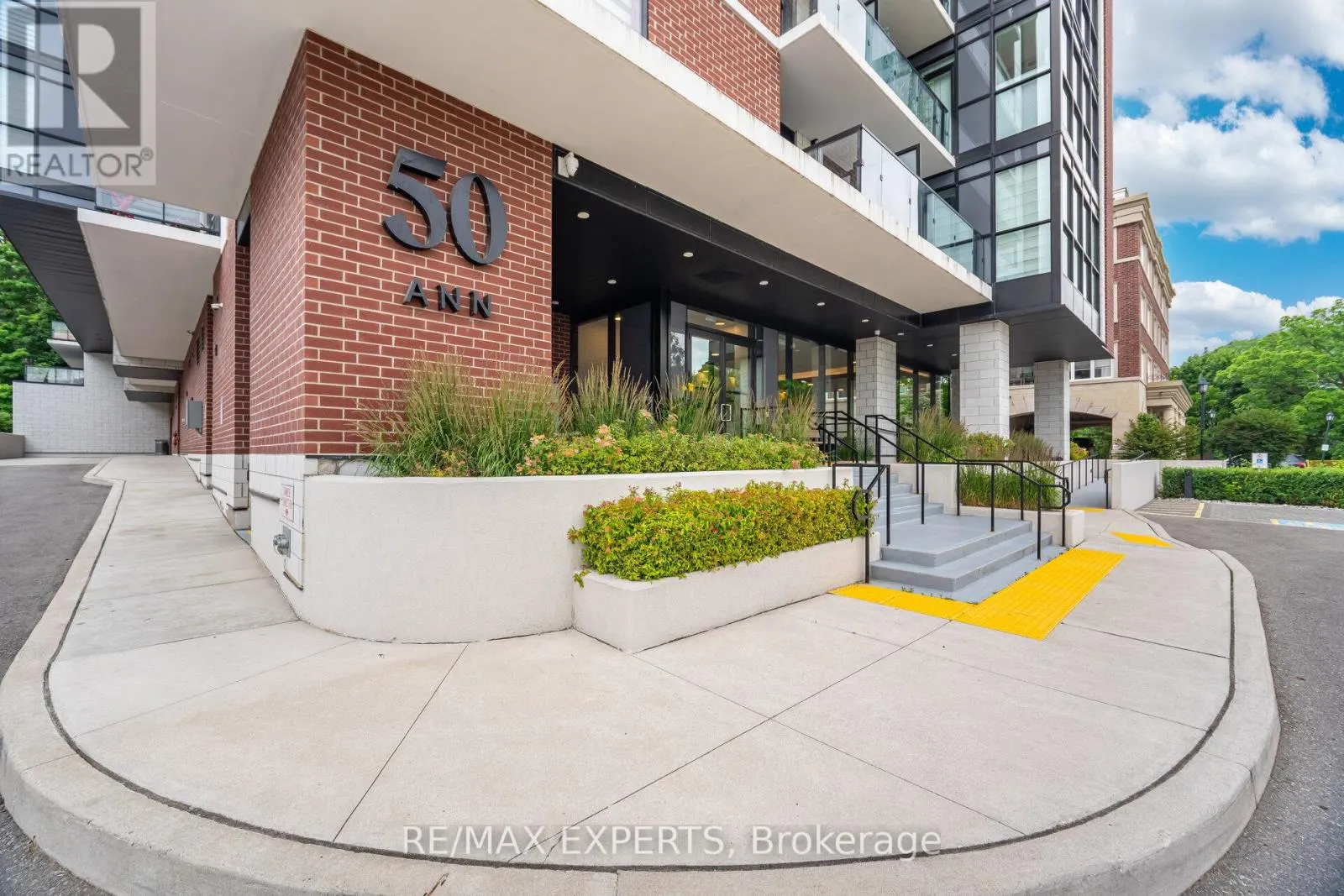 305 - 50 ANN STREET