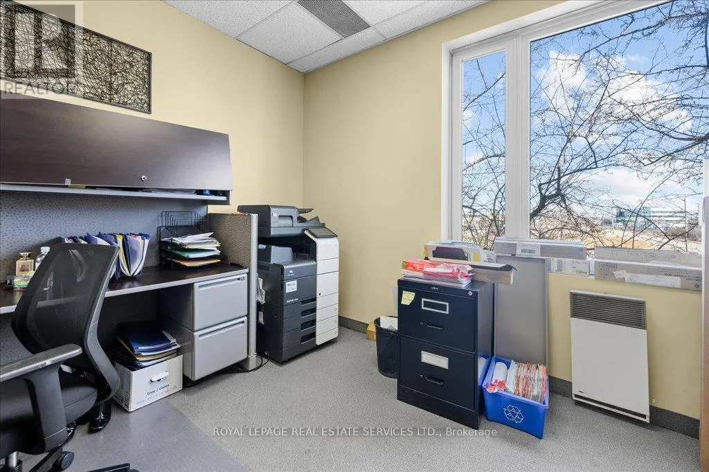 200 - 414 NORTH SERVICE ROAD E