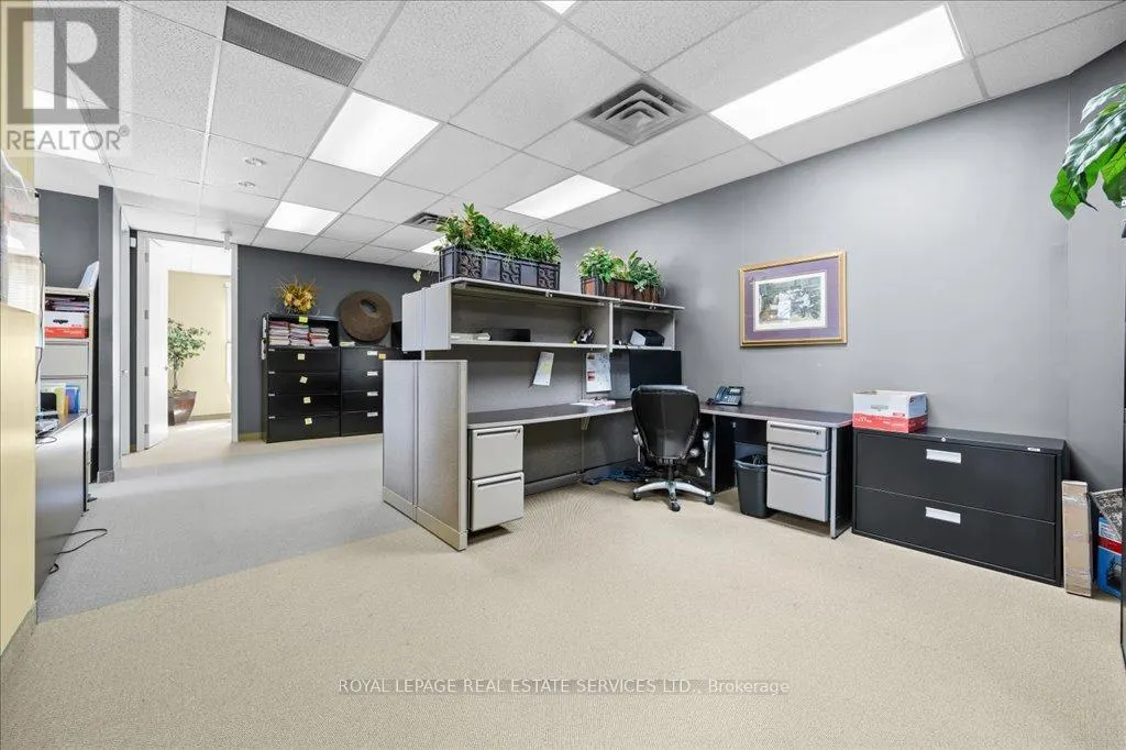 200 - 414 NORTH SERVICE ROAD E