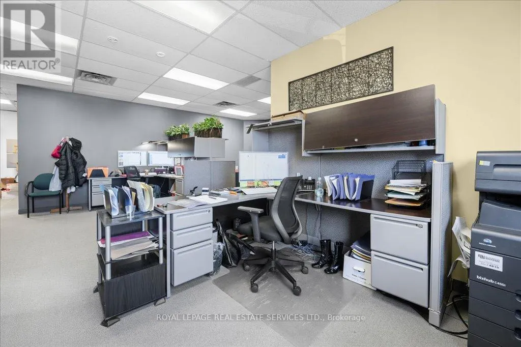 200 - 414 NORTH SERVICE ROAD E