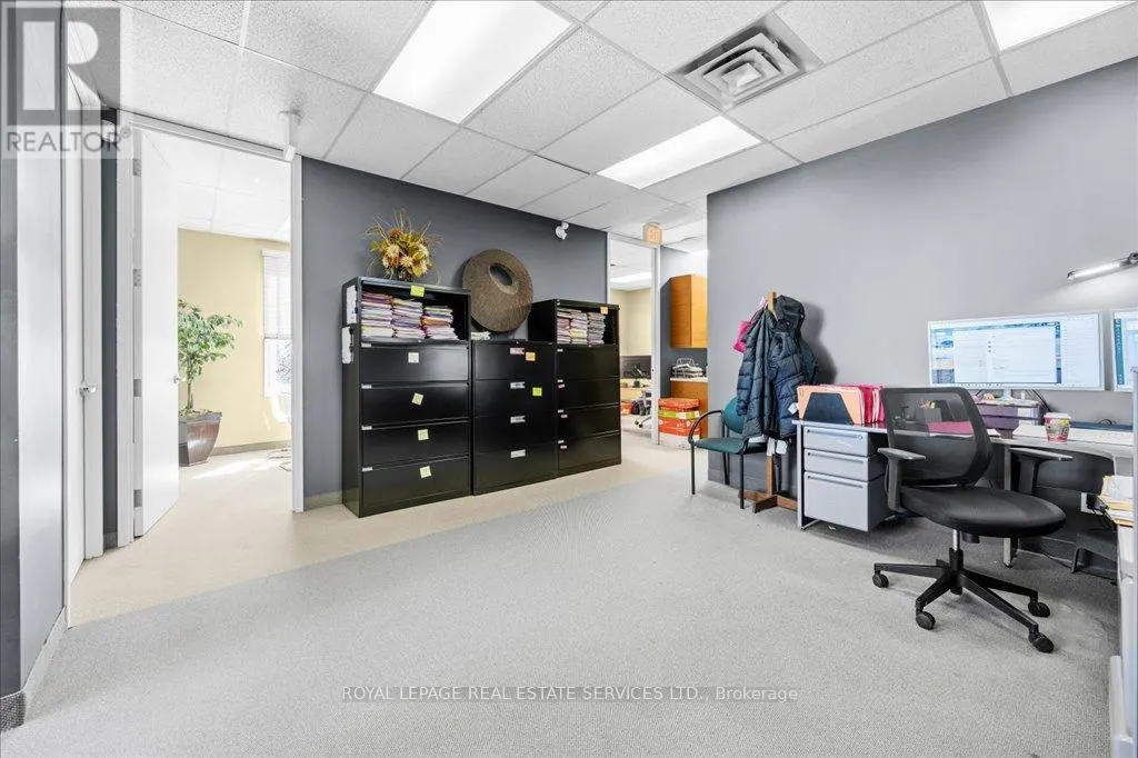 200 - 414 NORTH SERVICE ROAD E