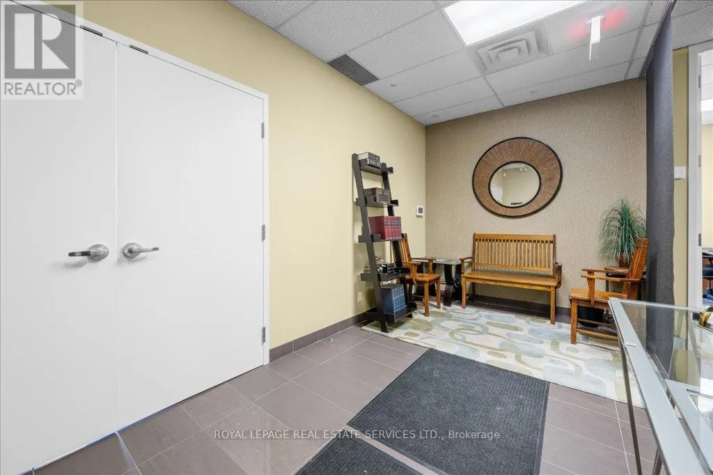 200 - 414 NORTH SERVICE ROAD E