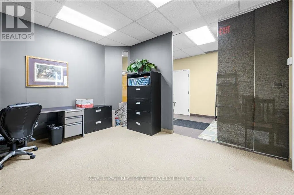 200 - 414 NORTH SERVICE ROAD E
