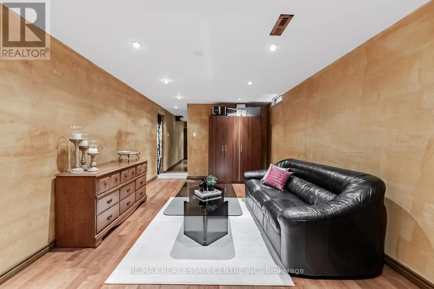 3096 SIR JOHN'S HOMESTEAD