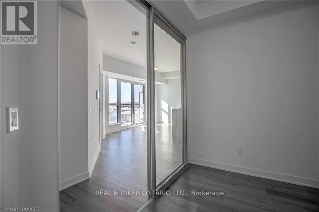 728 - 405 DUNDAS STREET W