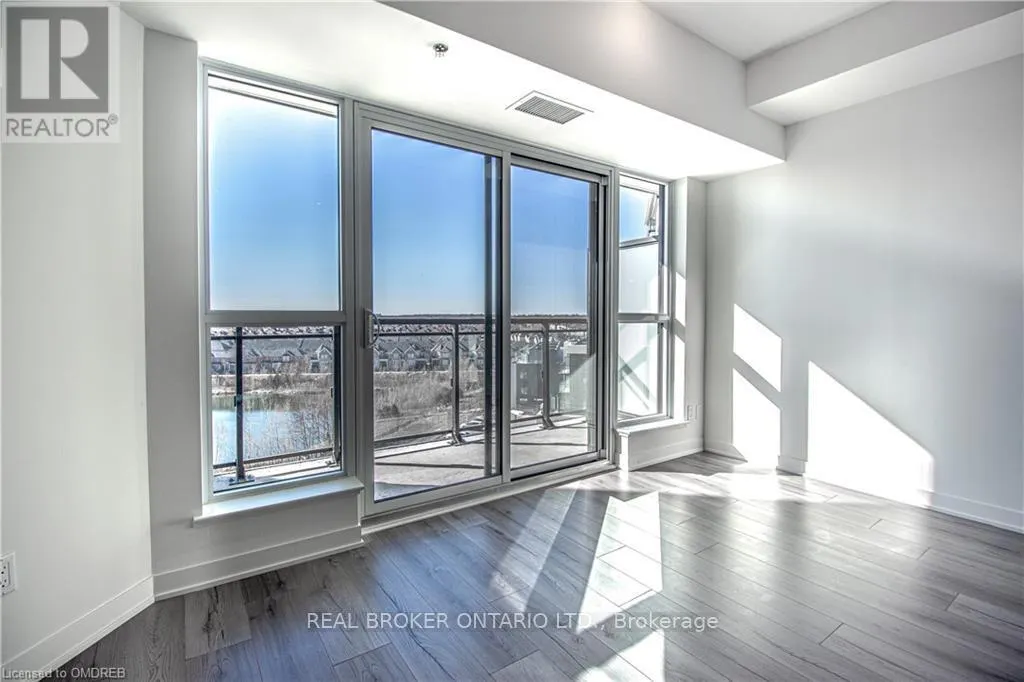 728 - 405 DUNDAS STREET W