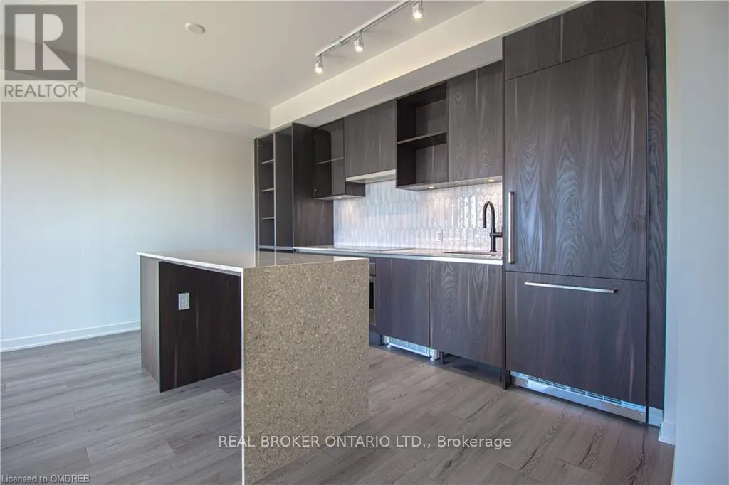 728 - 405 DUNDAS STREET W