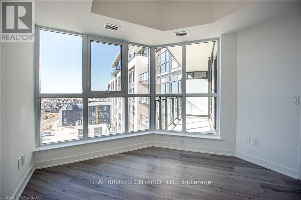 728 - 405 DUNDAS STREET W