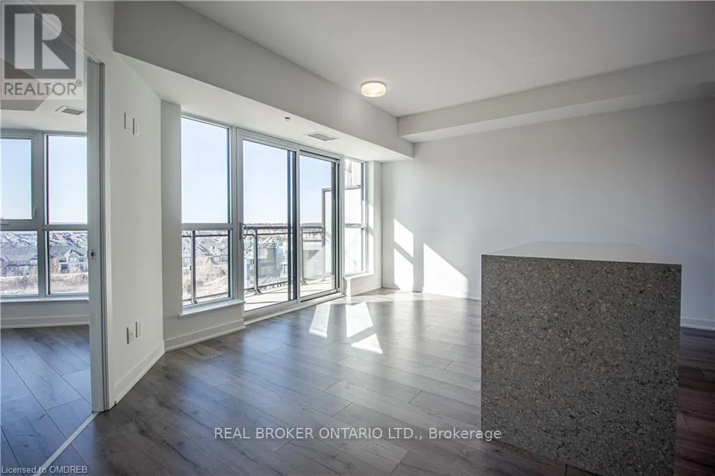 728 - 405 DUNDAS STREET W