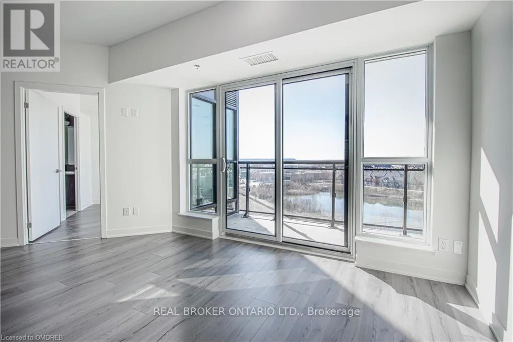 728 - 405 DUNDAS STREET W