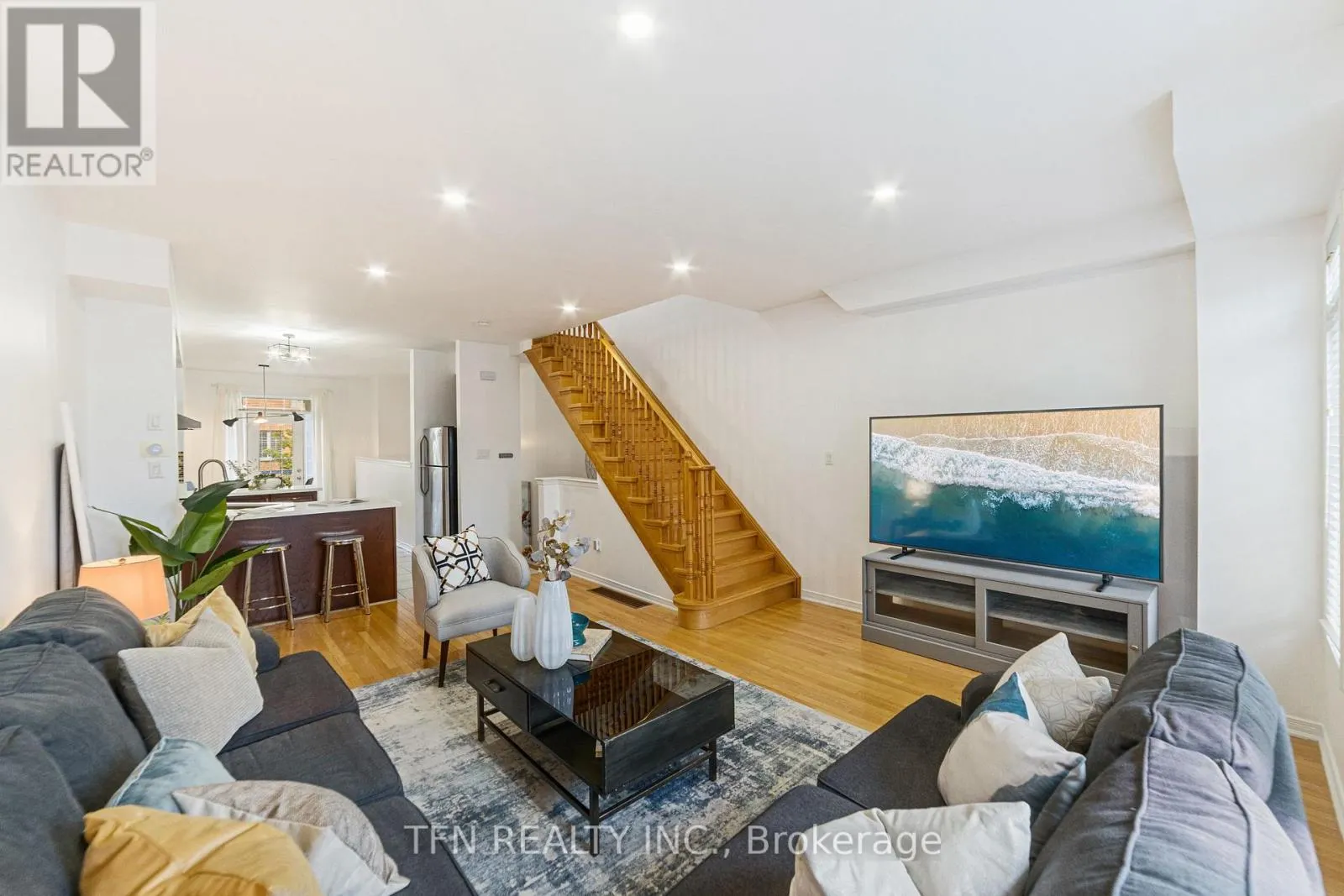 7166 TRIUMPH LANE
