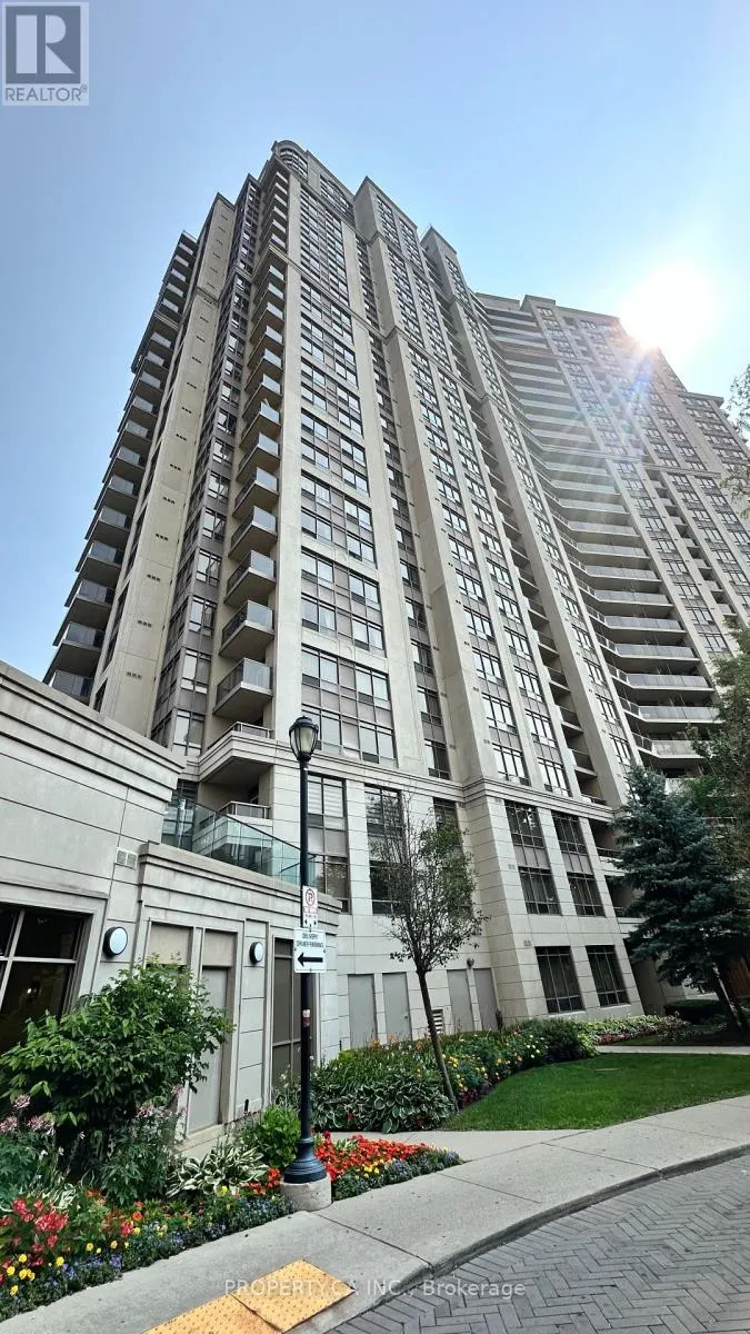 1925 - 700 HUMBERWOOD BOULEVARD