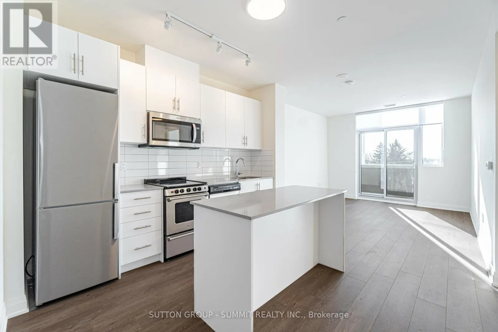 226 - 509 DUNDAS STREET W