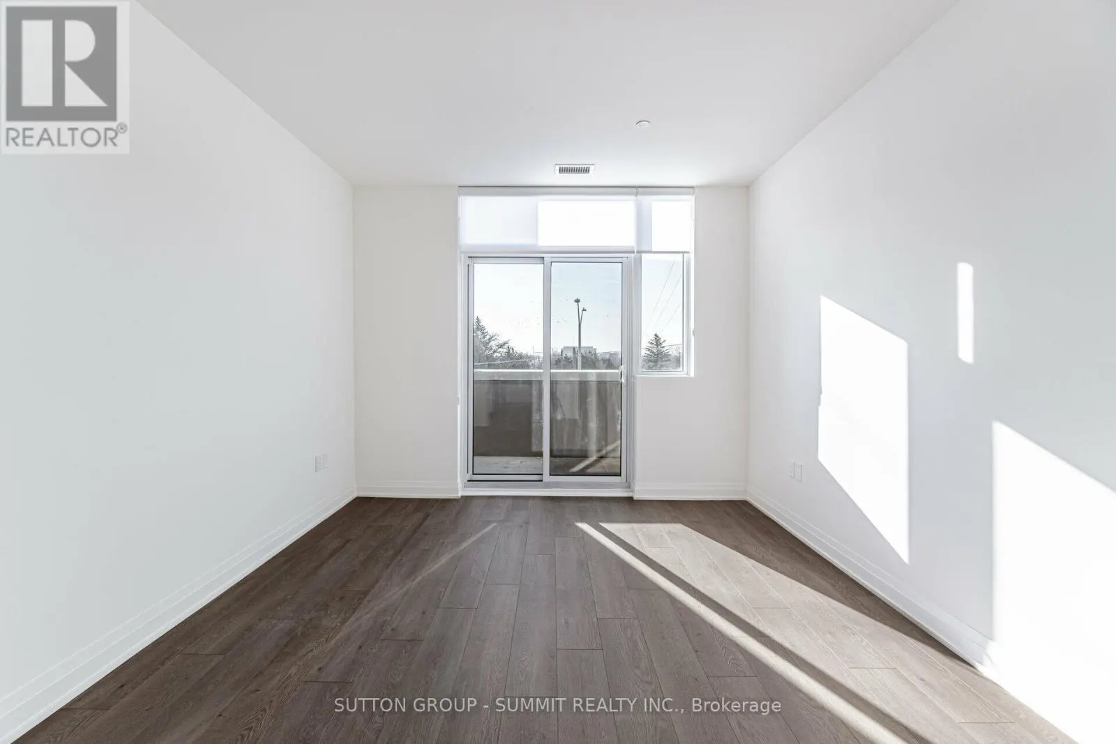 226 - 509 DUNDAS STREET W