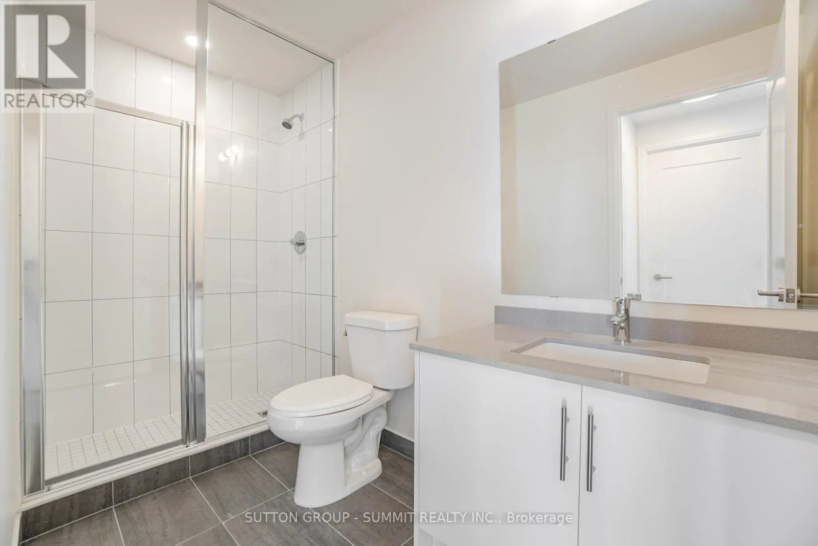226 - 509 DUNDAS STREET W