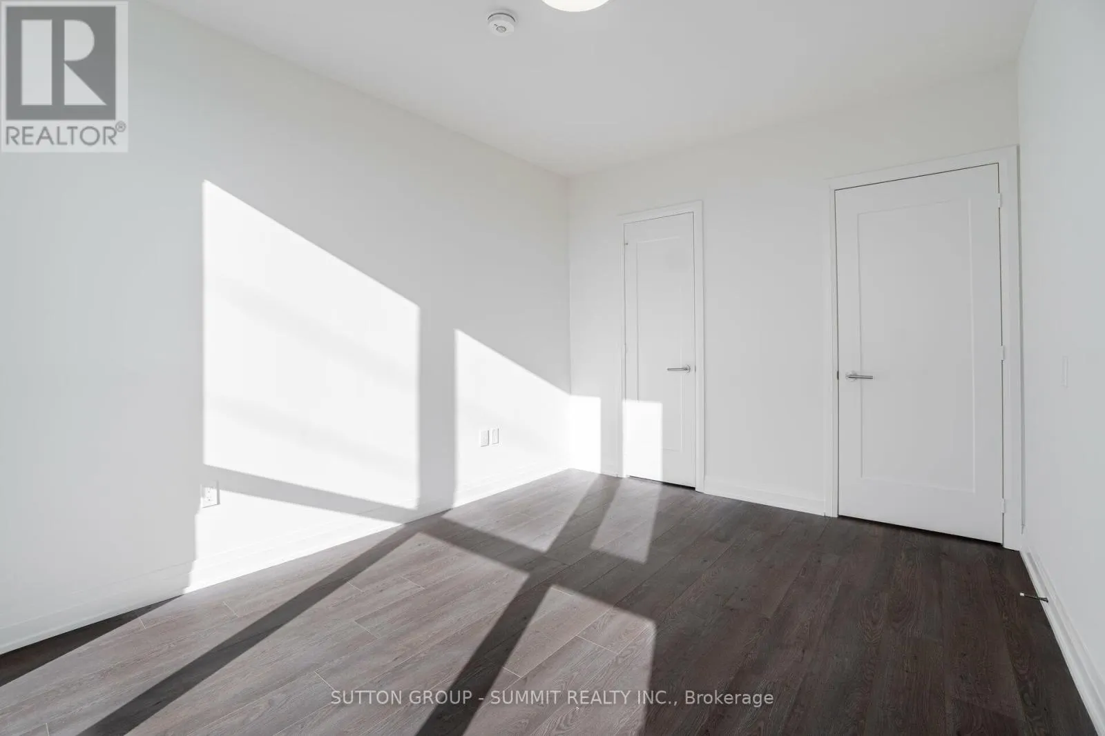 226 - 509 DUNDAS STREET W