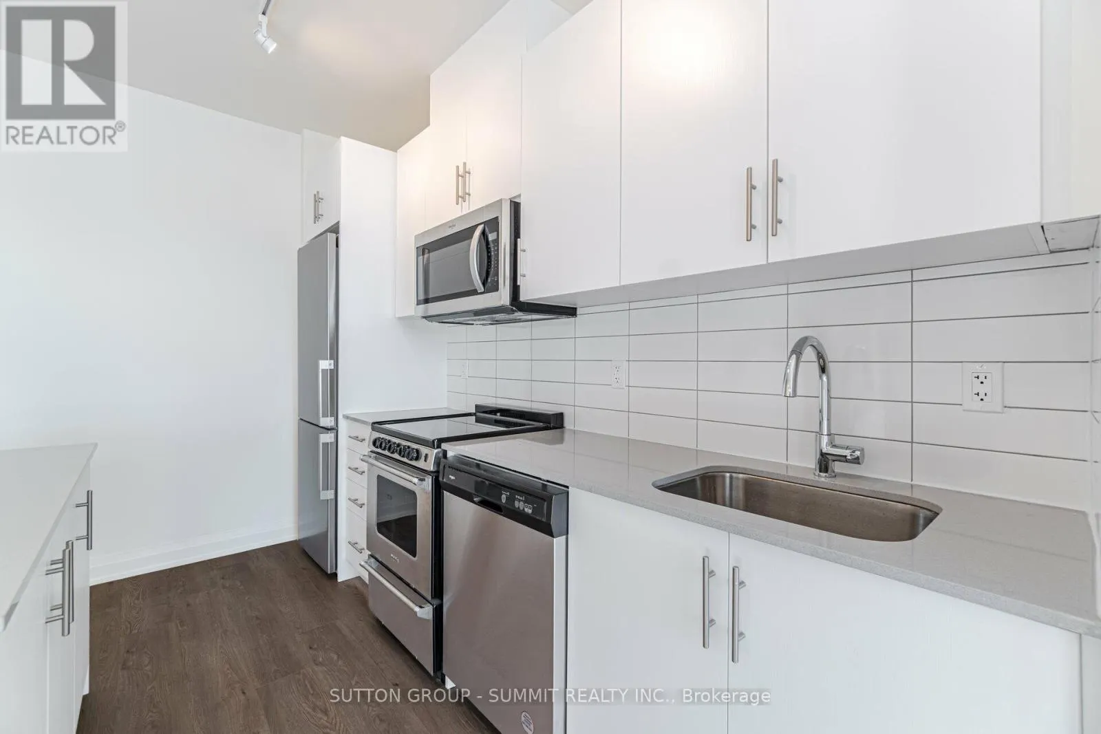 226 - 509 DUNDAS STREET W