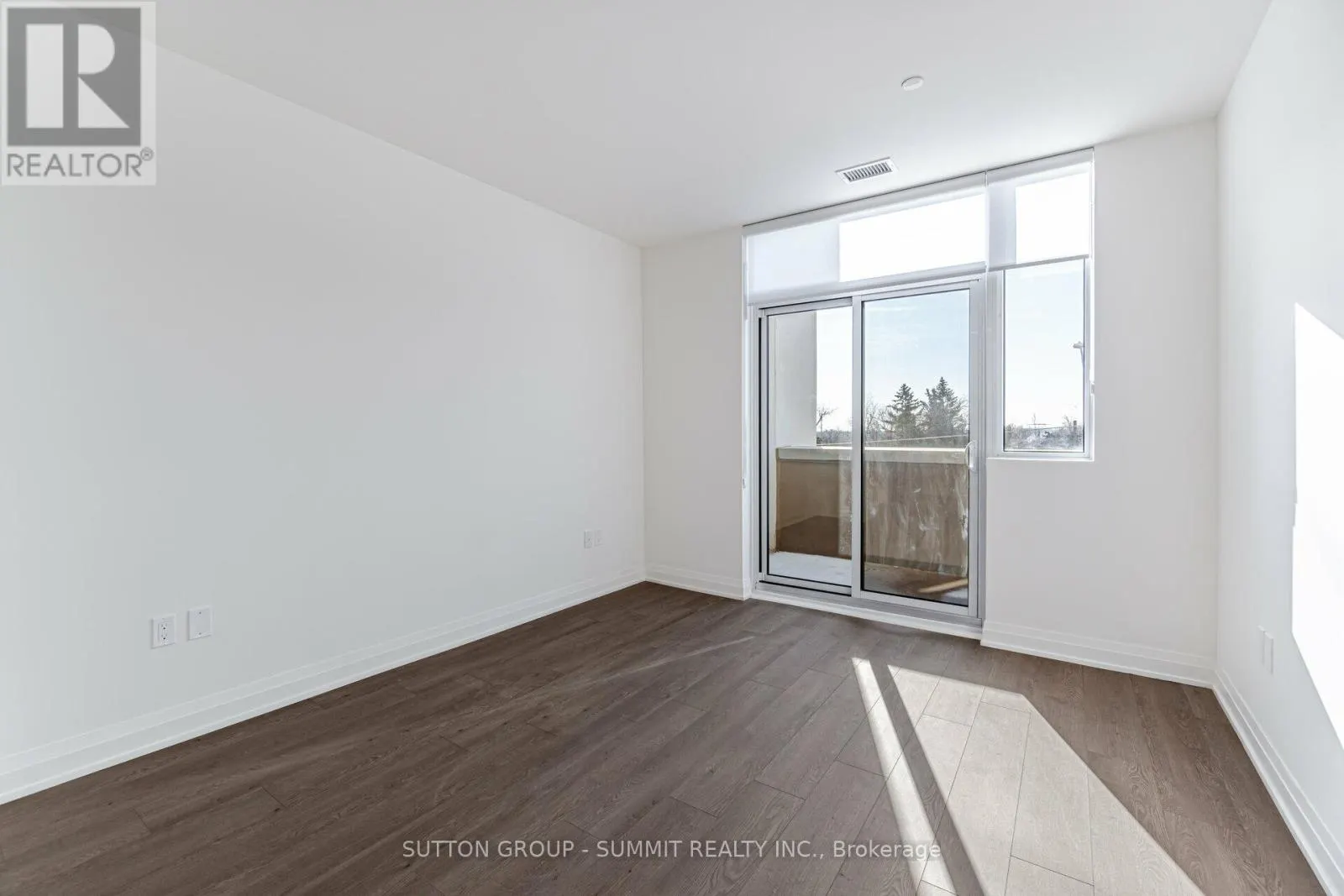 226 - 509 DUNDAS STREET W