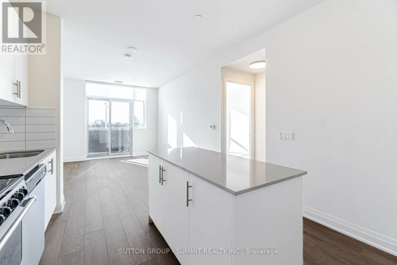 226 - 509 DUNDAS STREET W
