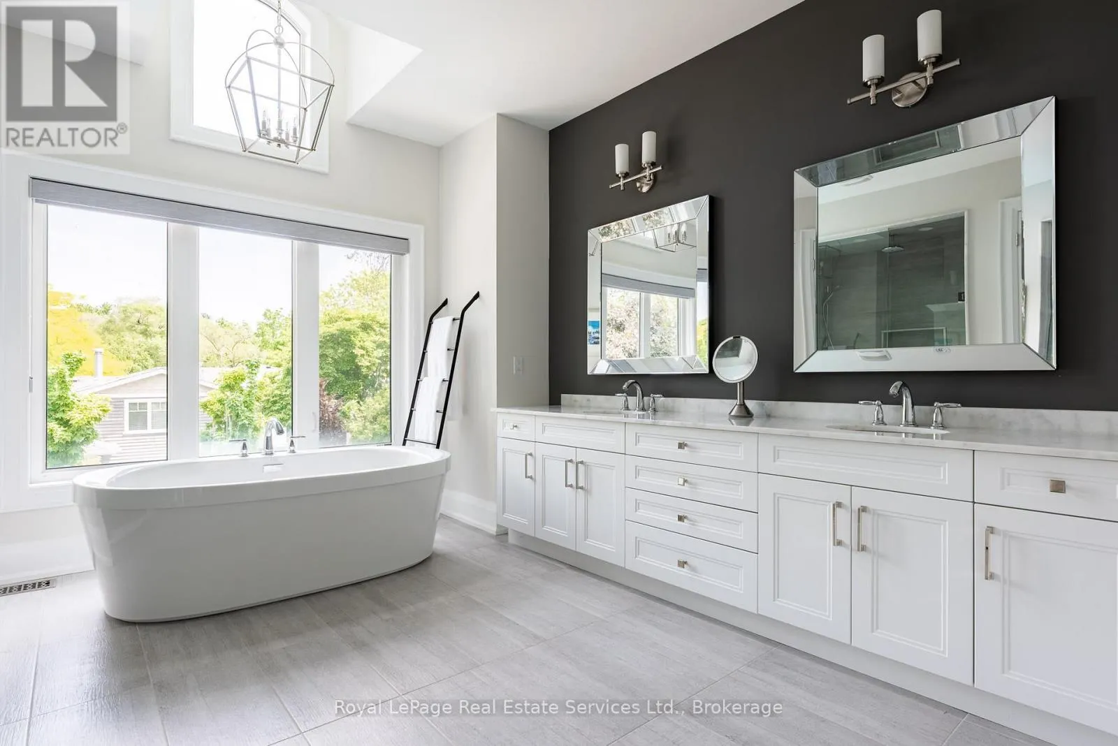215 PRINCE GEORGE CRESCENT