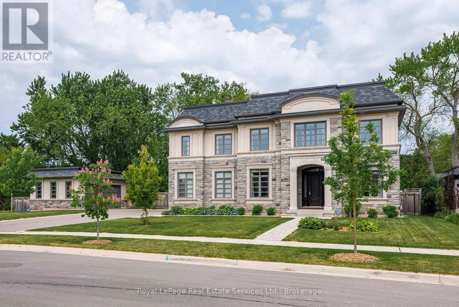 215 PRINCE GEORGE CRESCENT