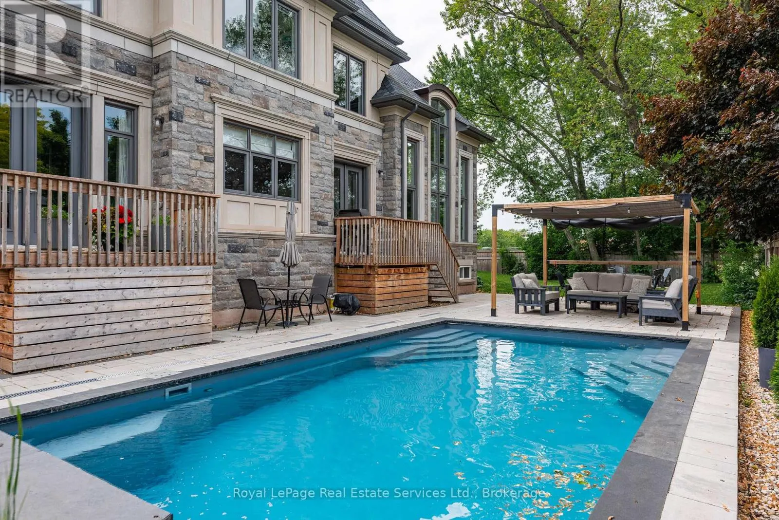 215 PRINCE GEORGE CRESCENT