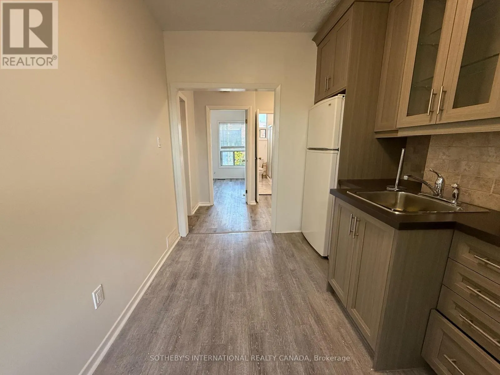 3254 DUNDAS STREET W