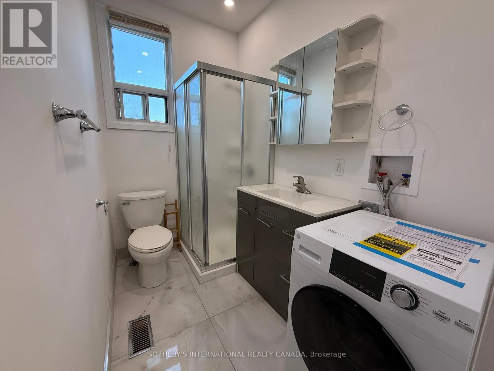 3254 DUNDAS STREET W
