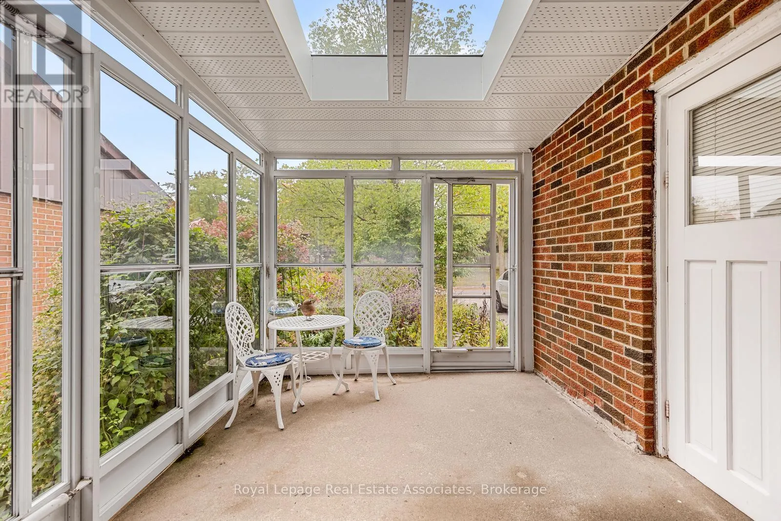 4265 THOM GARDENS