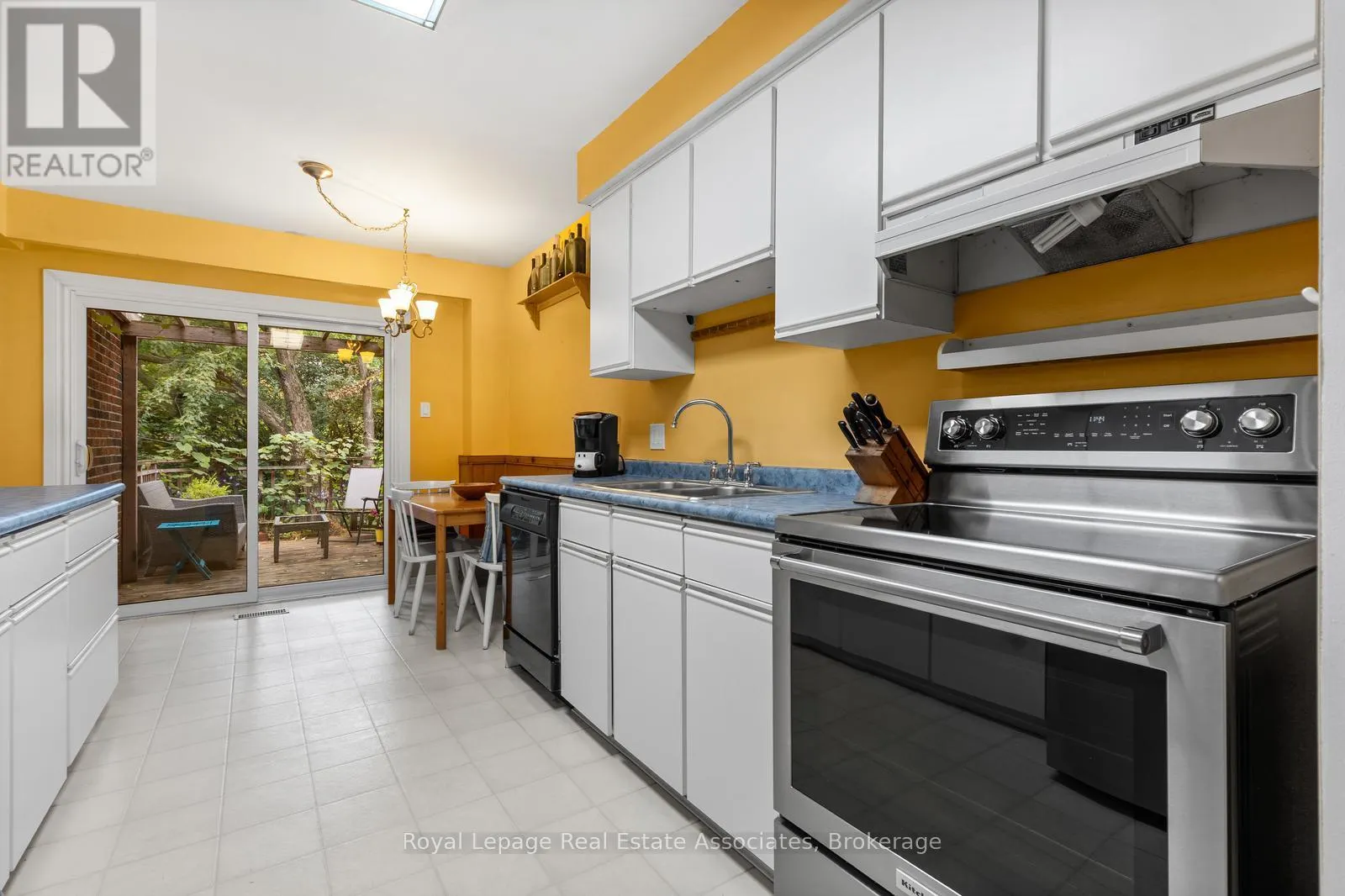 4265 THOM GARDENS