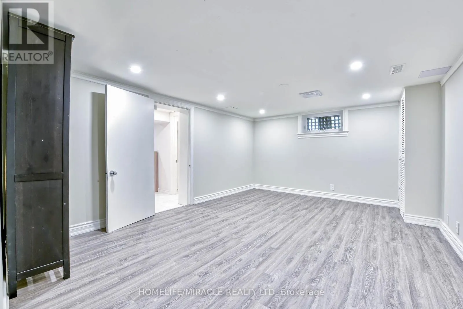 7596 CREDITVIEW ROAD