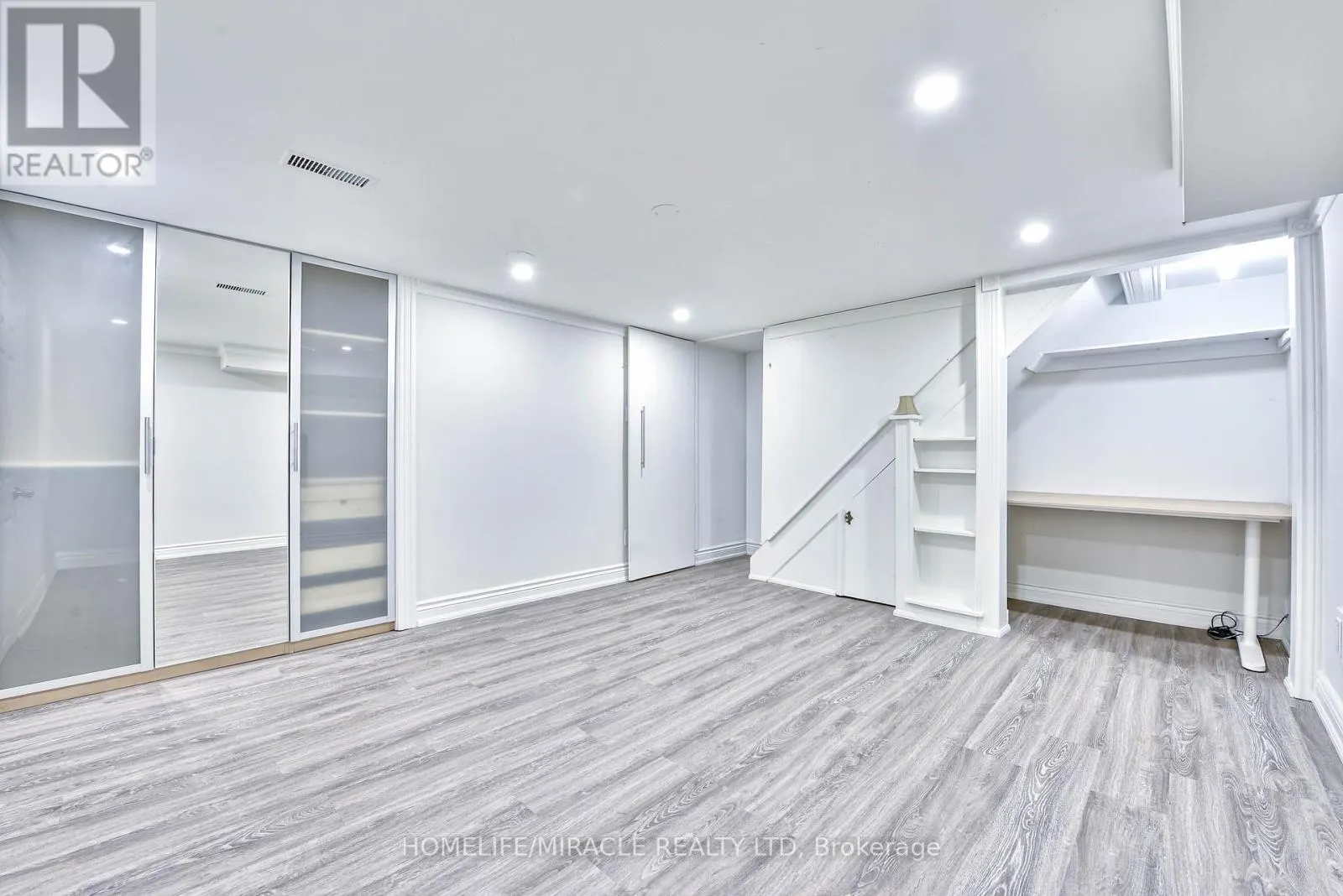 7596 CREDITVIEW ROAD