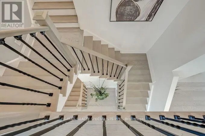 7123 WHITE PINE COURT