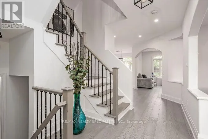 7123 WHITE PINE COURT