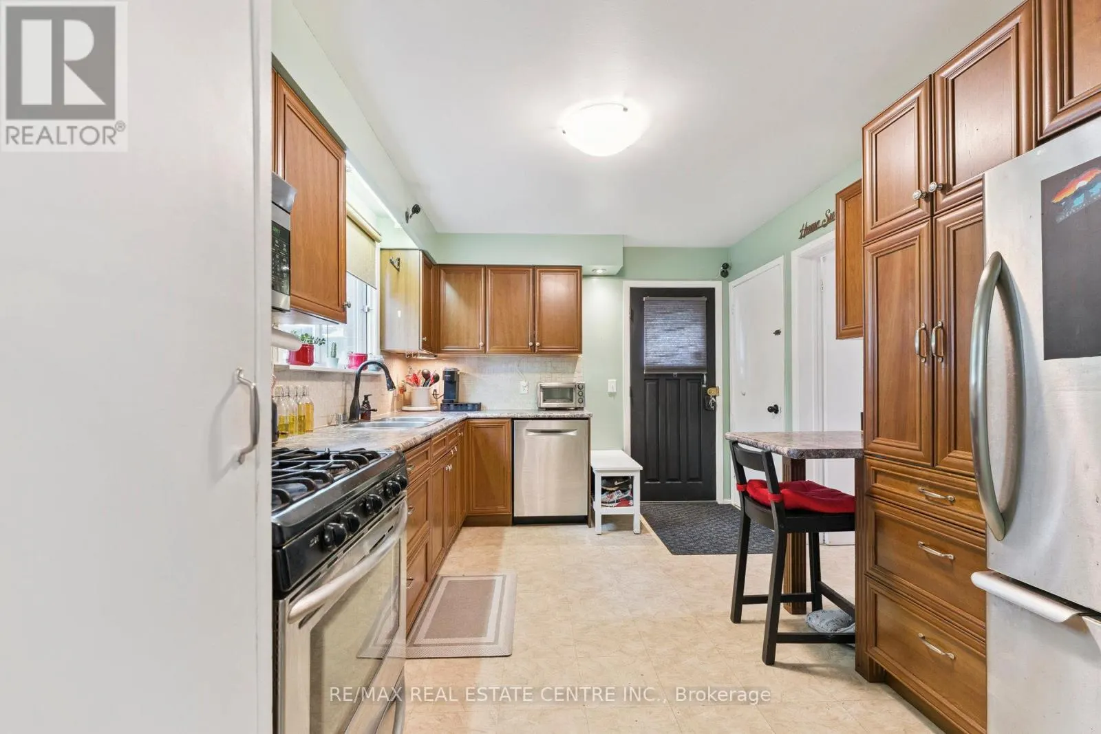 102 RUTHERFORD ROAD N