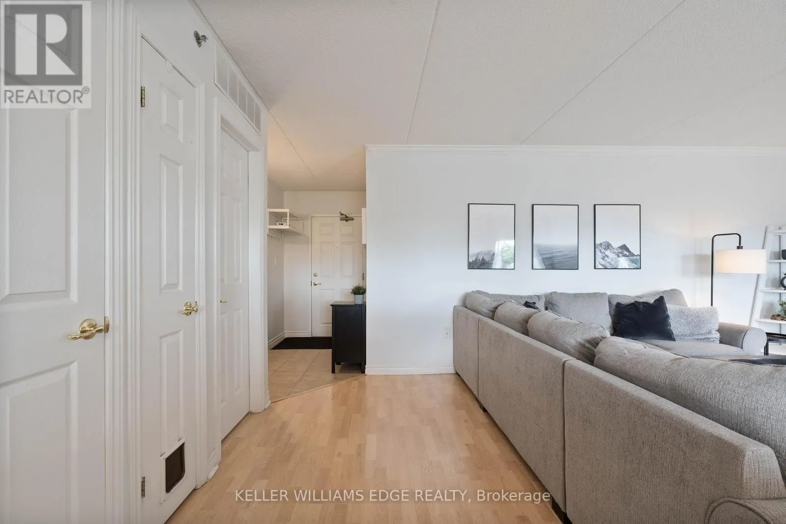 304 - 4450 FAIRVIEW STREET