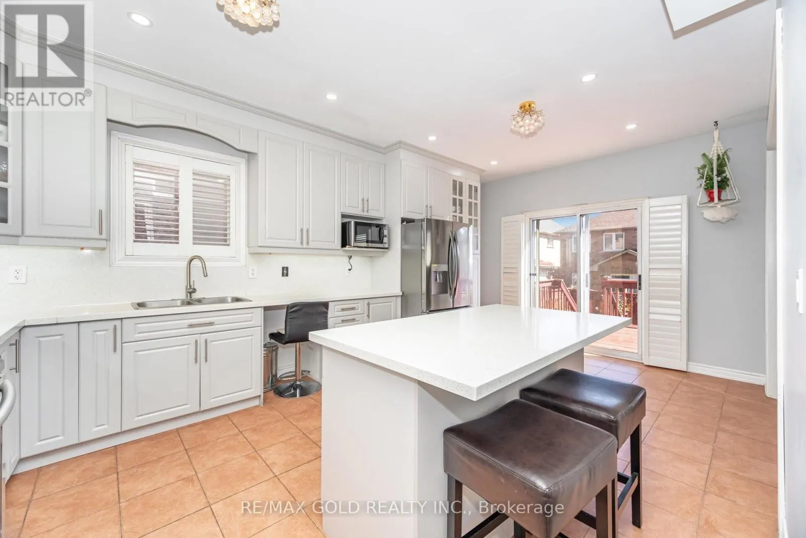 8 GORERIDGE CRESCENT