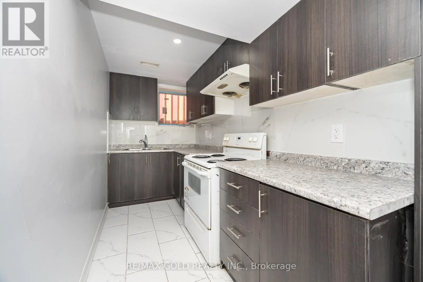 8 GORERIDGE CRESCENT