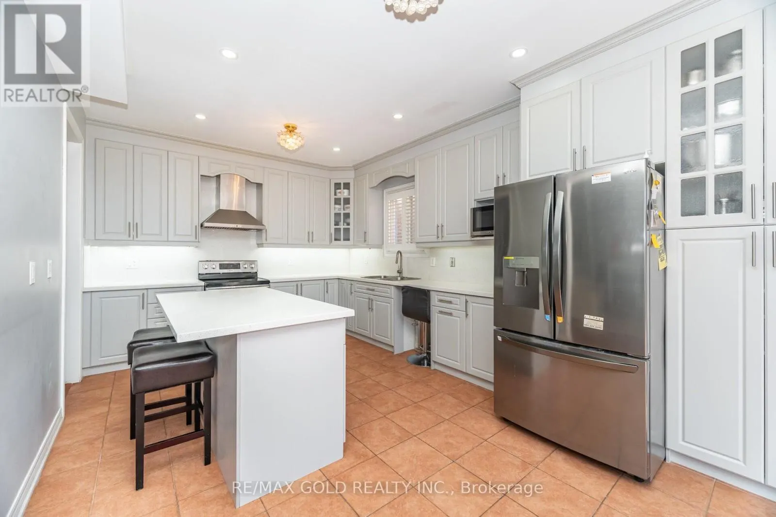8 GORERIDGE CRESCENT