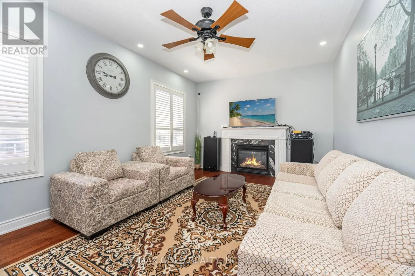 8 GORERIDGE CRESCENT