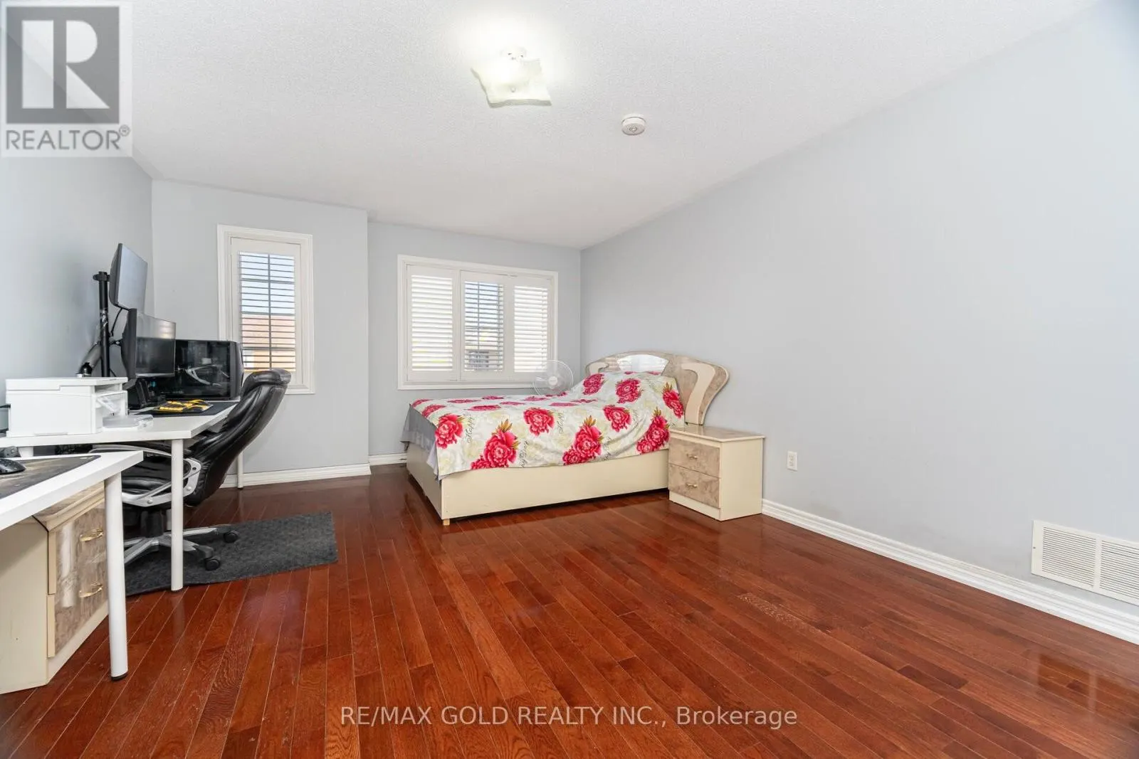 8 GORERIDGE CRESCENT
