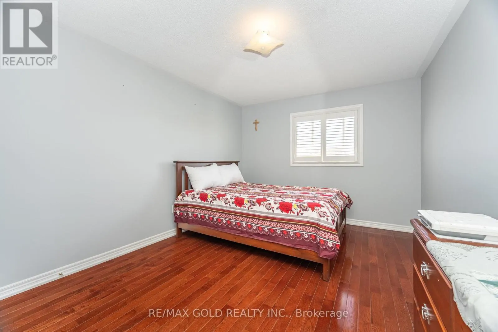 8 GORERIDGE CRESCENT