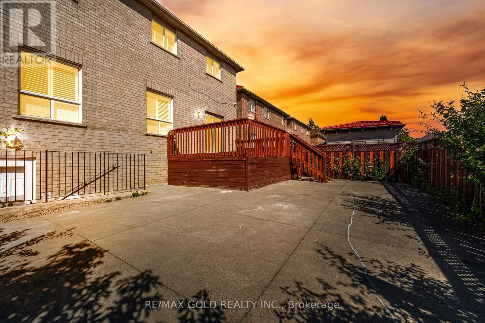 8 GORERIDGE CRESCENT
