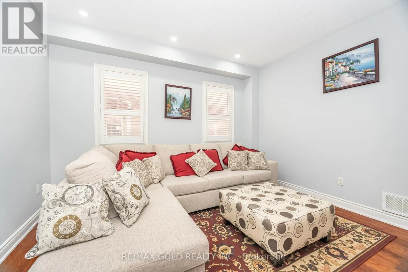 8 GORERIDGE CRESCENT