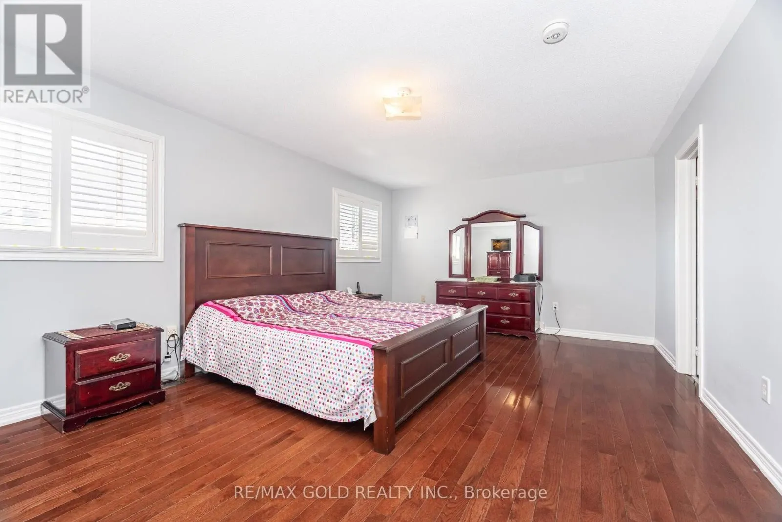 8 GORERIDGE CRESCENT