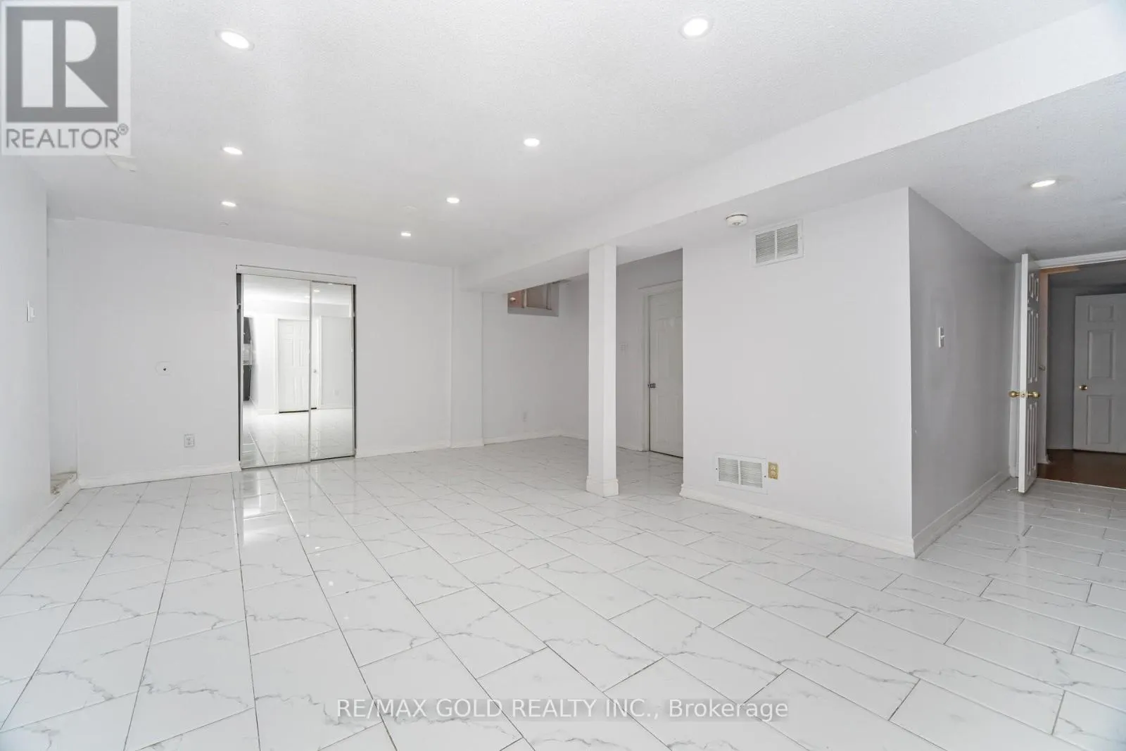 8 GORERIDGE CRESCENT