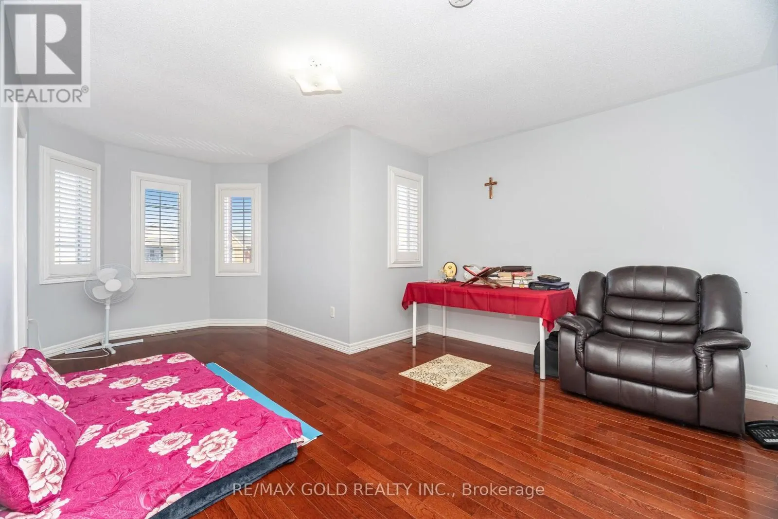8 GORERIDGE CRESCENT